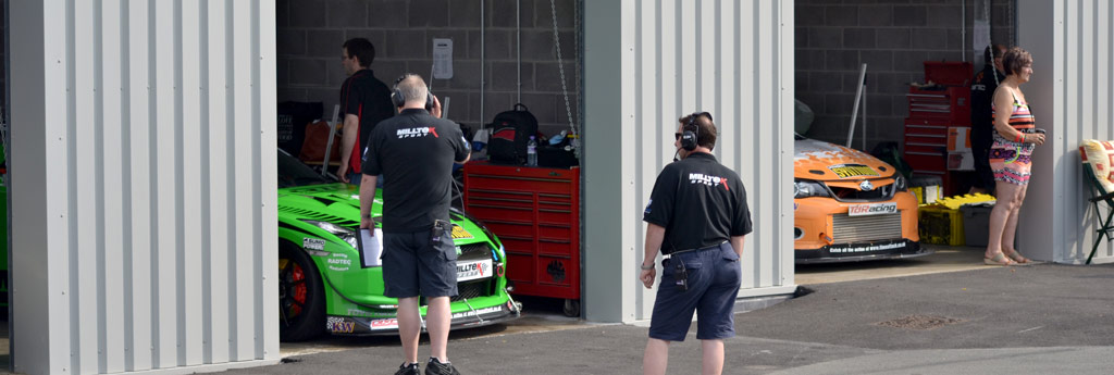 GT-R waiting to leave the pits for the first qualifying session